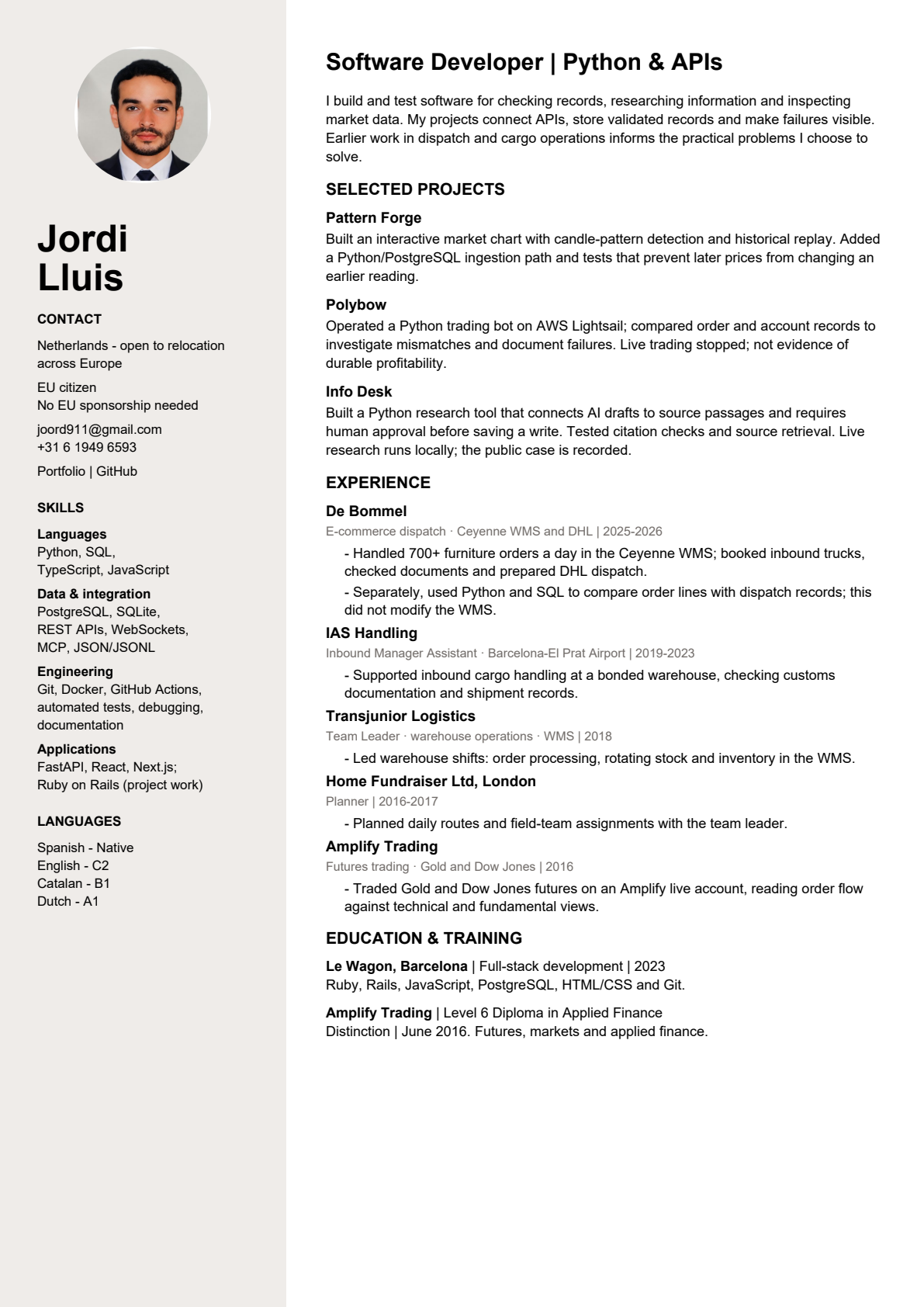 Designed résumé preview. The same content is available as text below.